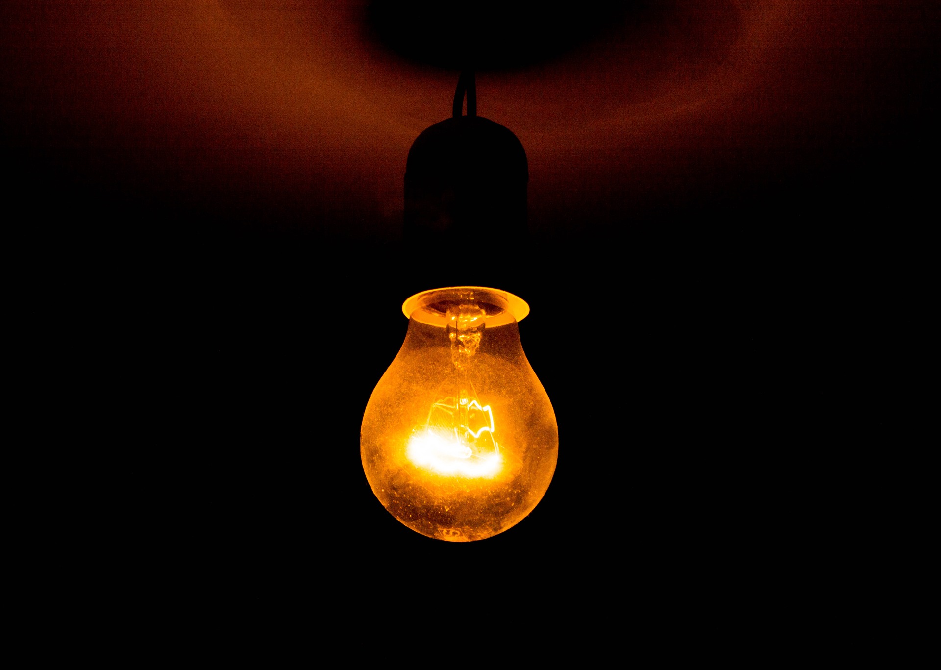 light-bulb-931979_1920